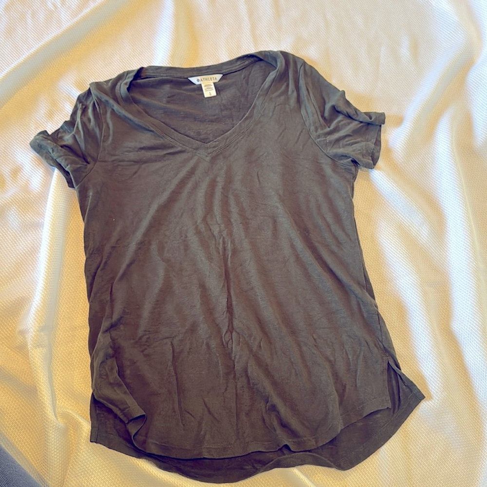 Athleta- women’s green v-neck t-shirt size Large